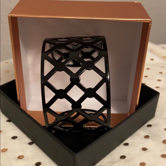 Cuff Bracelet - Picture 4 of 4